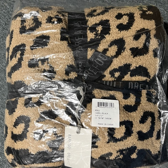 Barefoot Dreams In the Wild Throw NWT - Picture 2 of 3